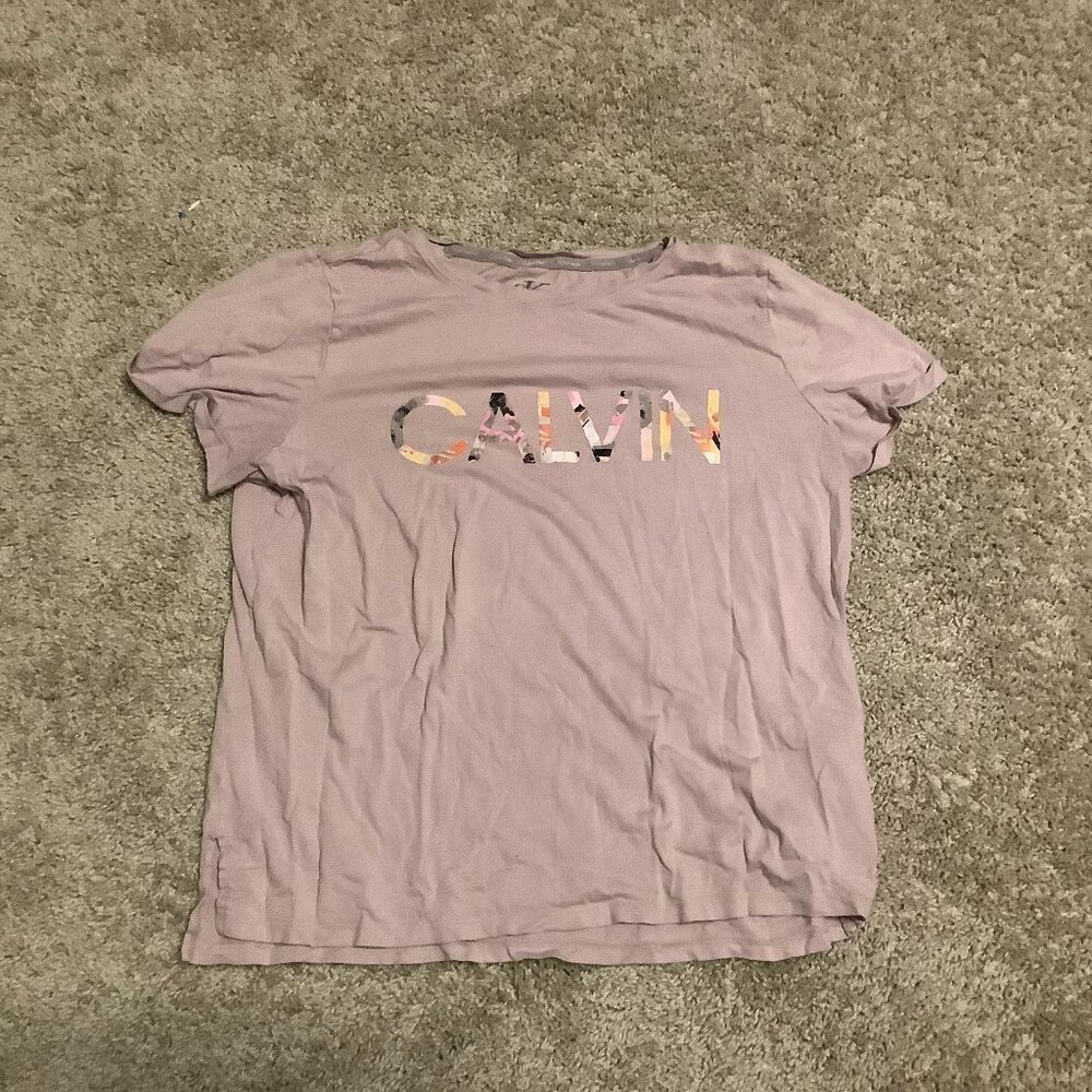 Size Large Women's Calvin Klein T-Shirt (BRAND NEW)